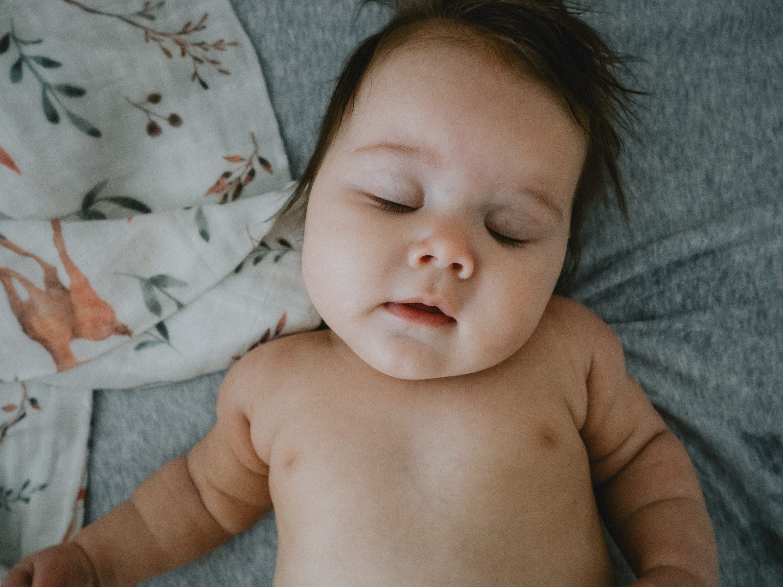 Vigilar al bebé cuando duerme